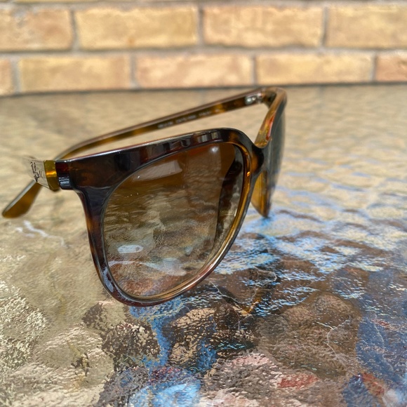 Ray Ban Aviator Sunglasses - Picture 4 of 10